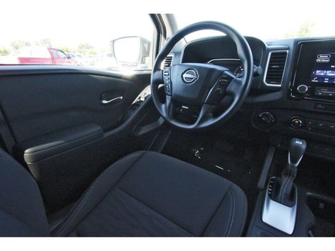 Certified 2024 Nissan Frontier SV AWD/4WD image 11