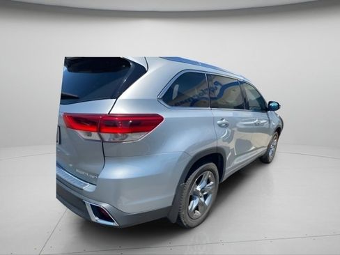 Used 2017 Toyota Highlander Limited Platinum AWD/4WD image 11