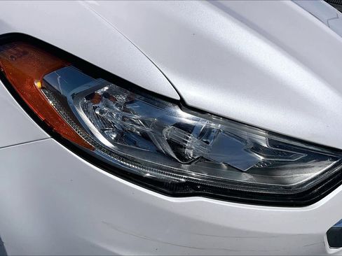 Used 2017 Ford Fusion SE w/ Fusion SE Technology Package FWD image 27