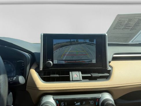 Used 2024 Toyota RAV4 LE image 17