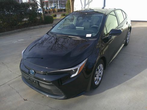 Used 2024 Toyota Corolla LE image 7