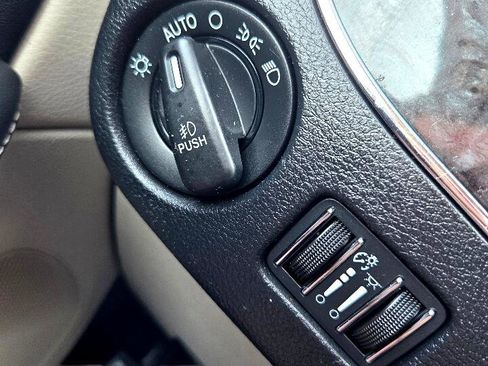 Used 2016 Chrysler Town & Country Touring w/ Driver Convenience Group image 20