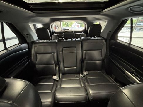 Used 2021 Ford Explorer XLT w/ Equipment Group 202A AWD/4WD image 31
