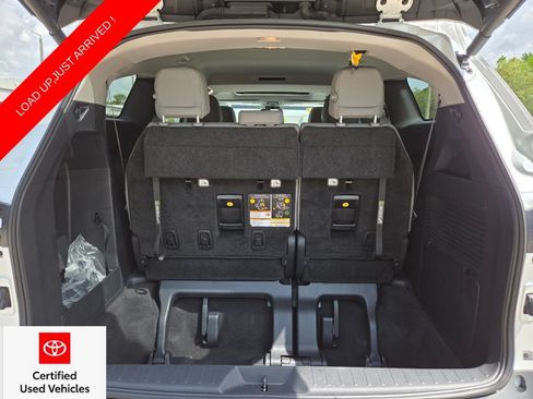 Certified 2025 Toyota Sienna XLE FWD image 20
