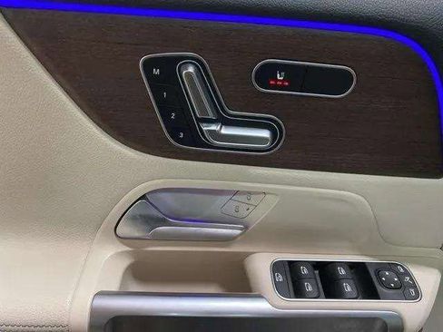 Used 2023 Mercedes-Benz EQB 300 4MATIC w/ Exclusive Package image 28