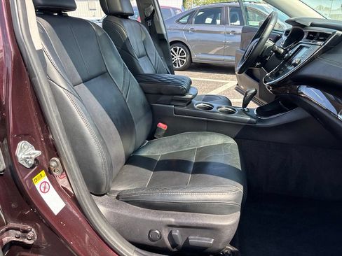 Used 2013 Toyota Avalon Limited FWD image 33