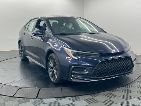 Used 2026 Toyota Corolla SE FWD image 3
