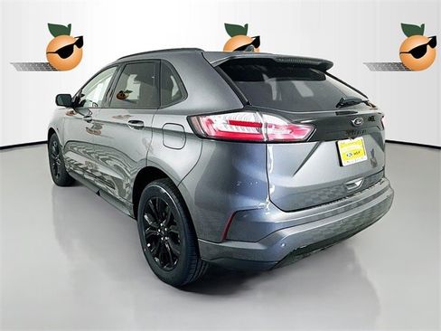 Certified 2024 Ford Edge SE w/ Black Appearance Package image 5