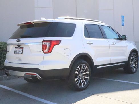Used 2017 Ford Explorer Platinum image 12