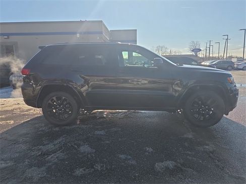 Used 2019 Jeep Grand Cherokee Altitude image 18