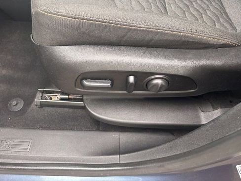 Used 2019 Chevrolet Equinox LT FWD image 12