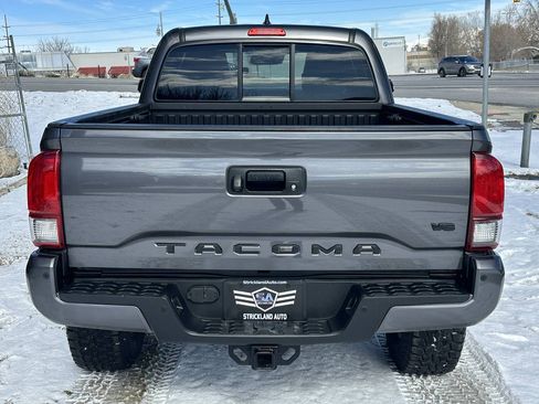 Used 2018 Toyota Tacoma TRD Sport w/ Technology Package AWD/4WD image 8