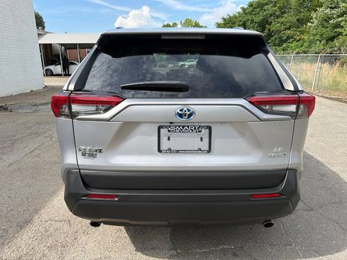 Used 2021 Toyota RAV4 LE AWD/4WD image 3