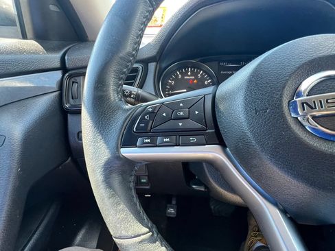 Used 2017 Nissan Rogue SV AWD/4WD image 20