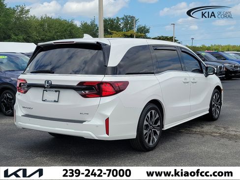 Used 2025 Honda Odyssey Elite image 6