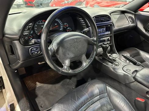 Used 2002 Chevrolet Corvette Coupe w/ Preferred Equipment Group2 RWD image 10