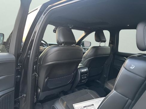 New 2025 Jeep Grand Cherokee L Altitude image 18