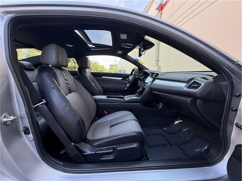 Used 2017 Honda Civic Touring image 13