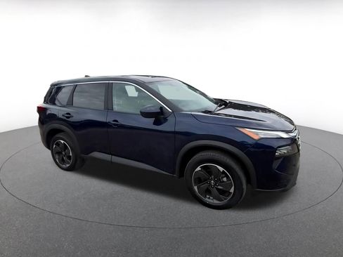 Used 2025 Nissan Rogue SV image 2