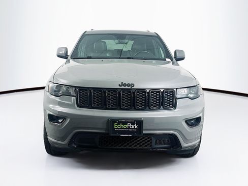 Used 2020 Jeep Grand Cherokee Altitude AWD/4WD image 2