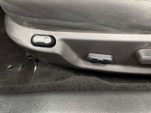 Used 2005 Ford Mustang Deluxe image 16