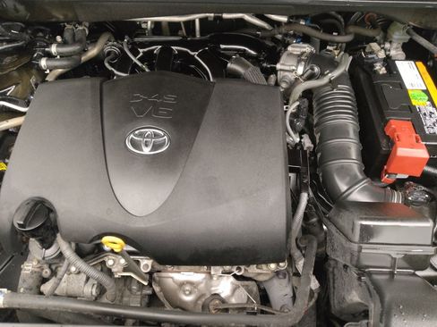 Used 2021 Toyota Highlander LE image 30