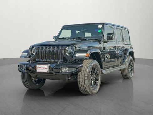 Used 2022 Jeep Wrangler Unlimited Sahara image 3
