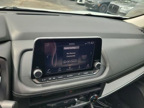 Used 2025 Nissan Rogue SV image 17