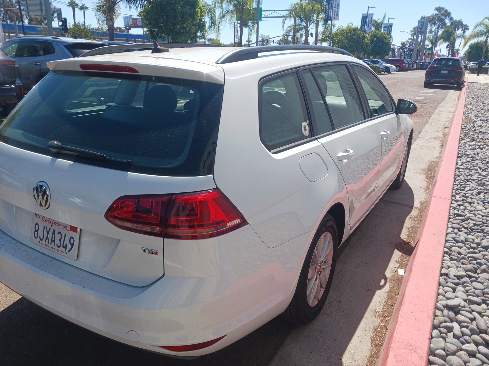 Used 2017 Volkswagen Golf S FWD image 4