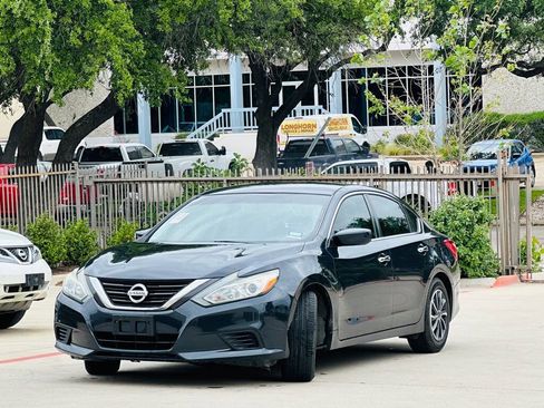 Used 2017 Nissan Altima 2.5 S w/ Power Driver Seat Package FWD image 3