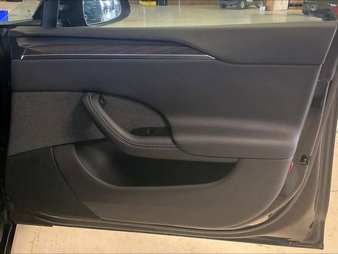 Used 2024 Tesla Model S image 19