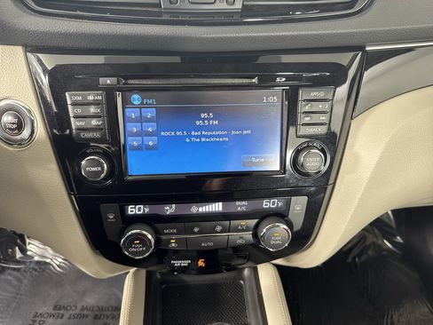 Used 2017 Nissan Rogue Sport SL w/ SL Premium Package AWD/4WD image 13