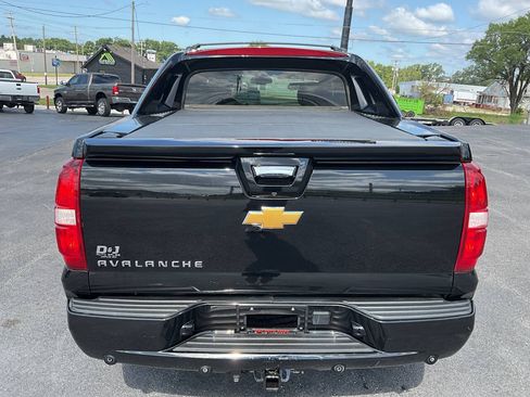 Used 2013 Chevrolet Avalanche LTZ AWD/4WD image 4