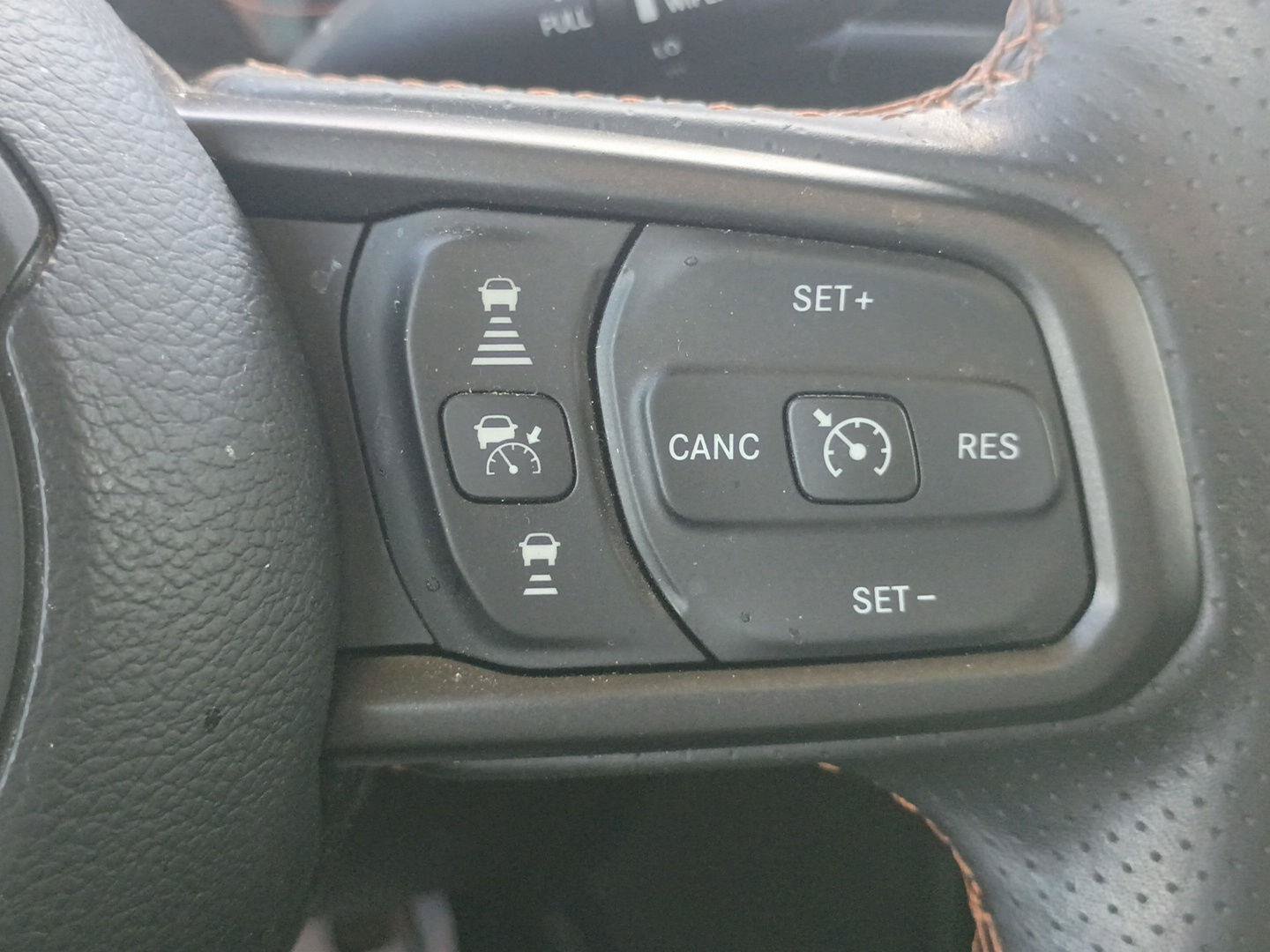 Used 2024 Jeep Gladiator Mojave w/ Technology Group AWD/4WD image 16