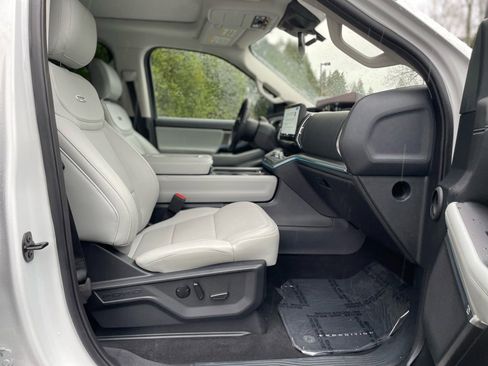 Used 2025 Ford Expedition Max Platinum image 22