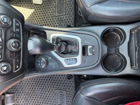 Used 2015 Jeep Cherokee Trailhawk w/ Comfort/Convenience Group AWD/4WD image 15