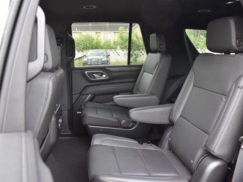 Used 2024 Chevrolet Tahoe Z71 w/ Luxury Package AWD/4WD image 8