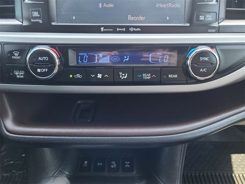 Used 2019 Toyota Highlander Limited image 18