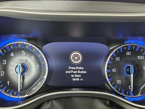 Used 2024 Chrysler Pacifica Touring-L image 11