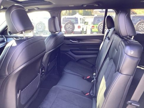 New 2025 Jeep Grand Cherokee L Altitude image 22