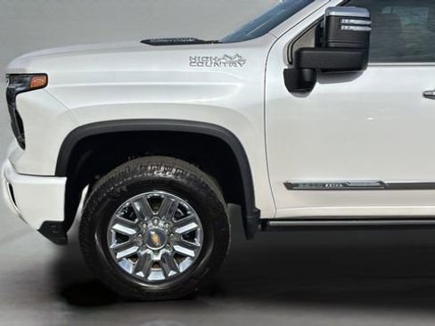 Used 2024 Chevrolet Silverado 2500 High Country w/ High Country Premium Package image 34