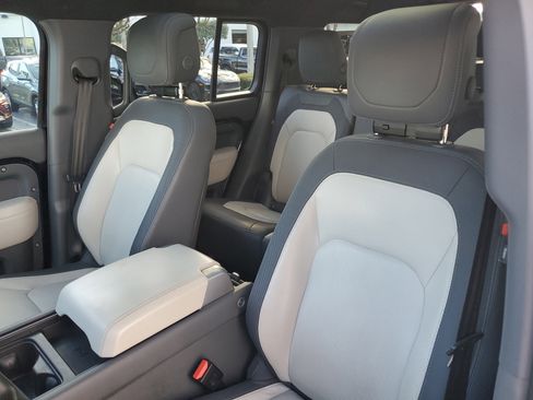 Used 2023 Land Rover Defender 130 X-Dynamic SE image 21