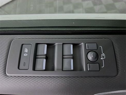 New 2026 Land Rover Discovery Dynamic SE image 19