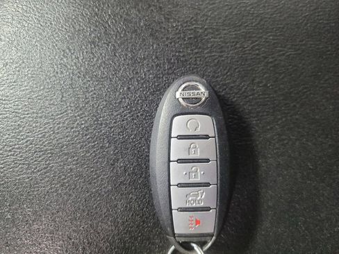 Used 2018 Nissan Pathfinder SL AWD/4WD image 32