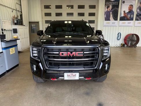 Used 2024 GMC Yukon XL AT4 AWD/4WD image 3