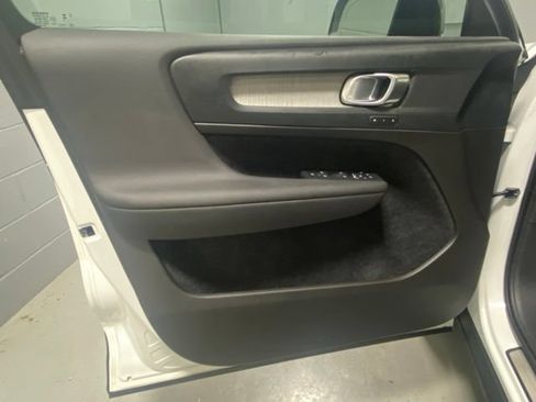 Used 2023 Volvo XC40 B5 Plus w/ Driver Assist Package AWD/4WD image 6