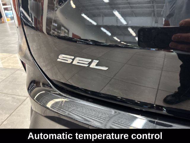 Used 2024 Ford Edge SEL w/ Convenience Package AWD/4WD image 11