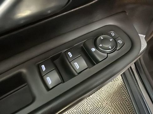 Used 2024 GMC Terrain SLT AWD/4WD image 11
