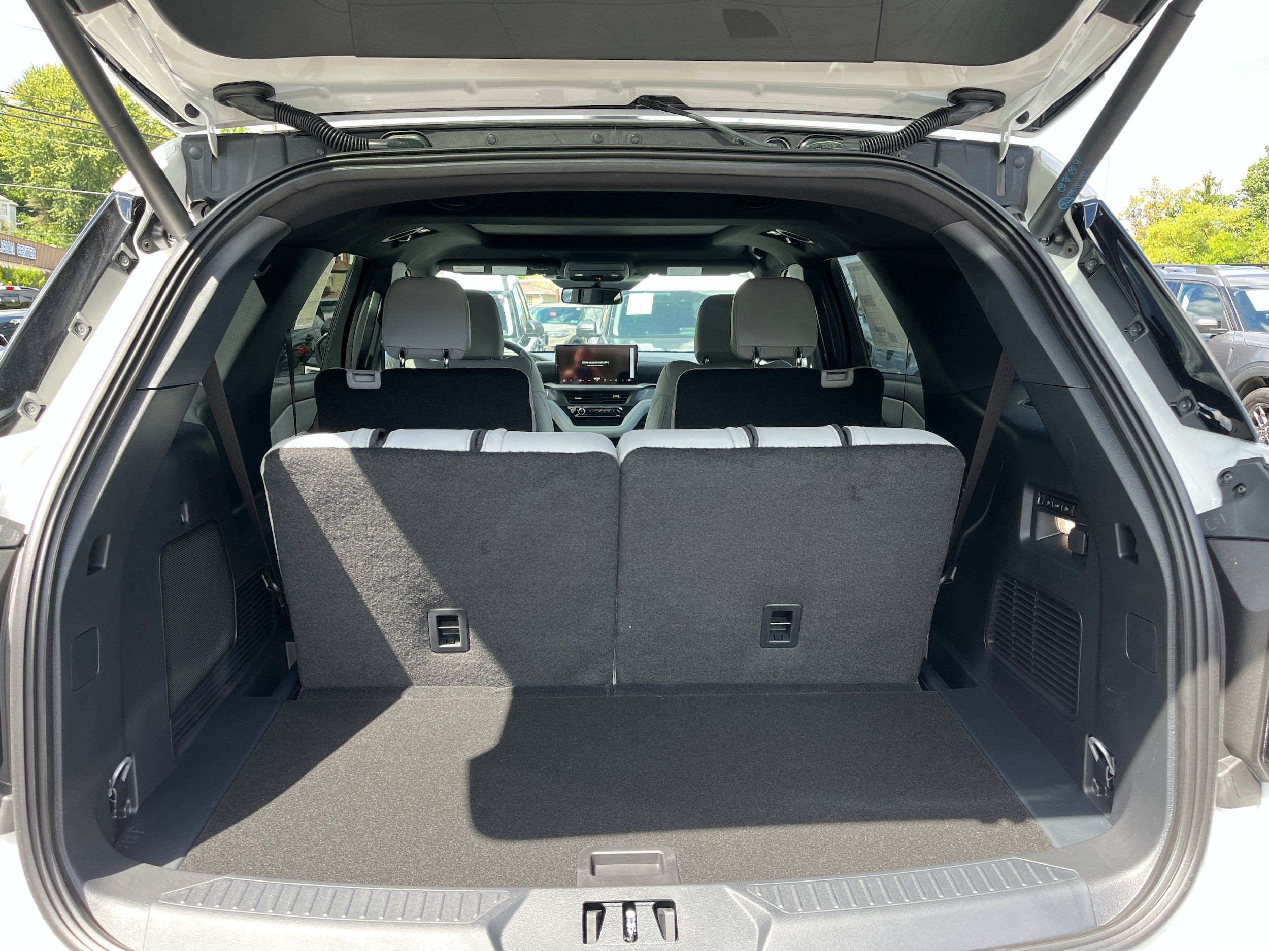 New 2027 Ford Explorer Platinum AWD/4WD image 10