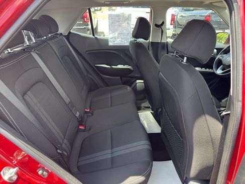 Used 2022 Hyundai Venue SEL FWD image 12